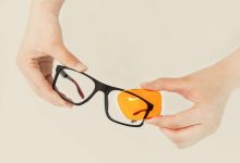 tinted-glasses-vs.-tinted-prescription-glasses:-why-customization-is-key
