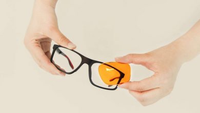 tinted-glasses-vs.-tinted-prescription-glasses:-why-customization-is-key